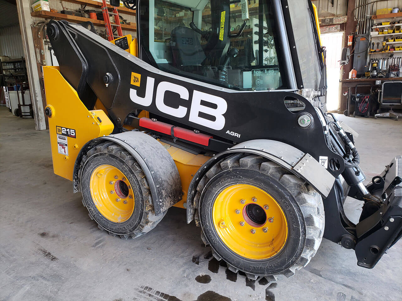 Dirty JCB Skidloader after used with D-Fenders