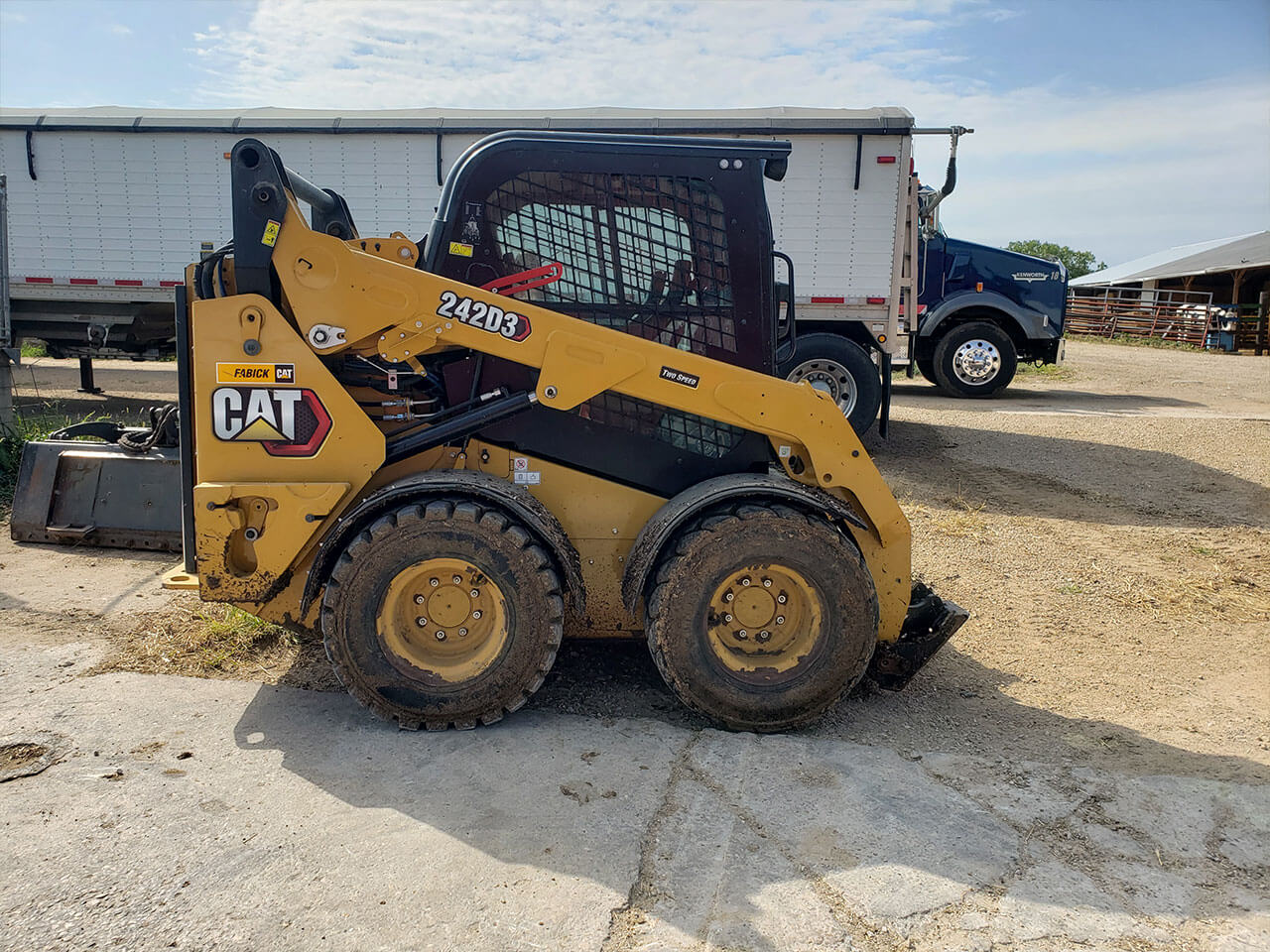 Dirty JCB Skidloader after used with D-Fenders