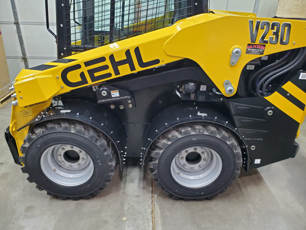 Gehl V230 Fender In Use