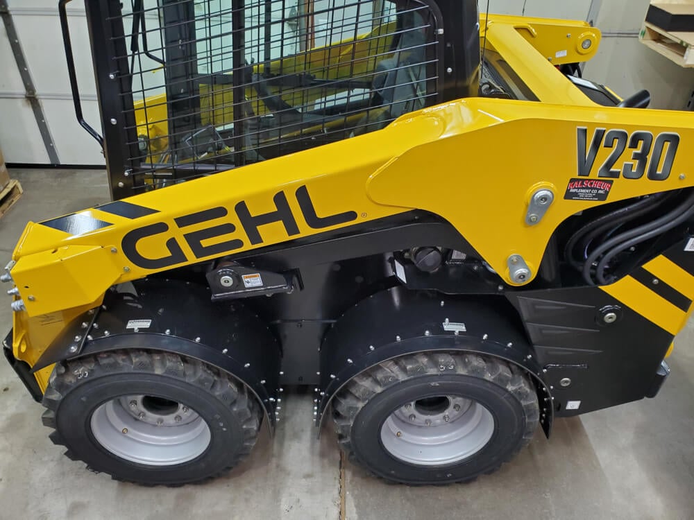Gehl V230 Fender In Use