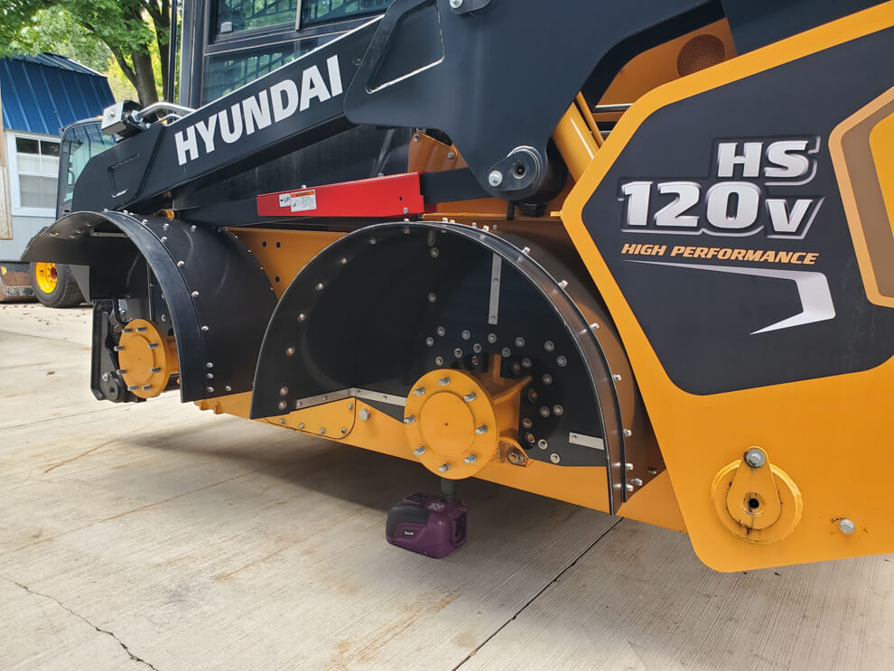 Hyundai HS120V Fender In Use