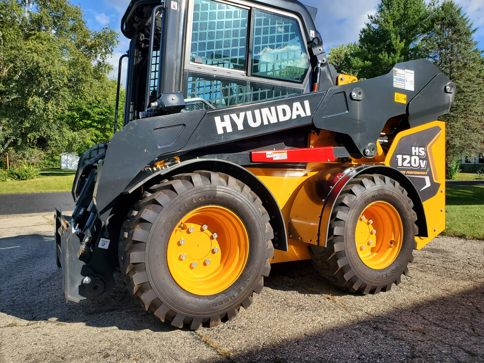 Hyundai HS120V Fender In Use