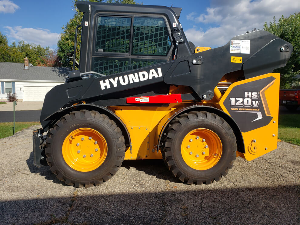 Hyundai HS120V Fender In Use