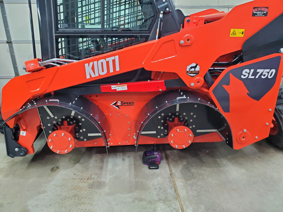 Kioti SL750 Fender In Use