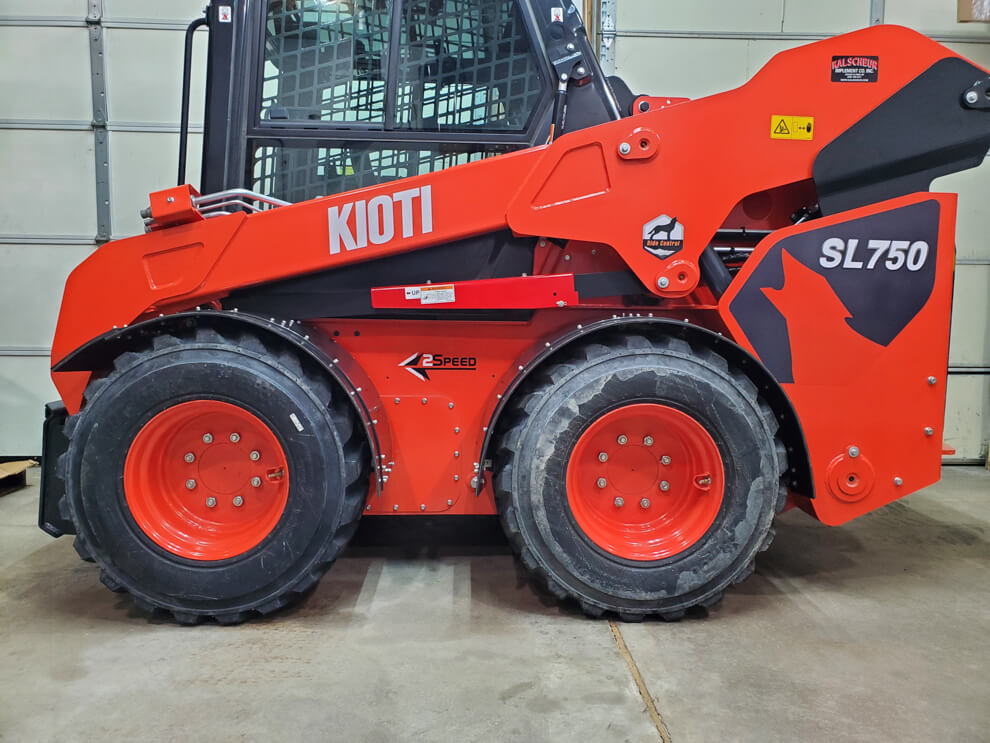 Kioti SL750 Fender In Use