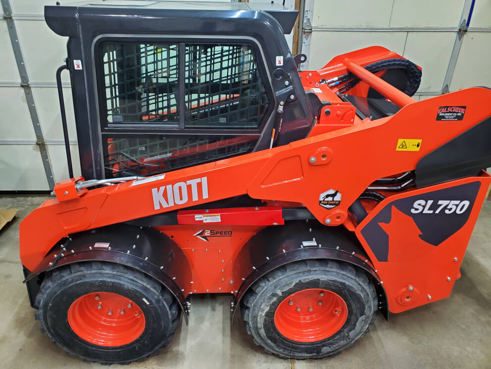 Kioti SL750 Fender In Use