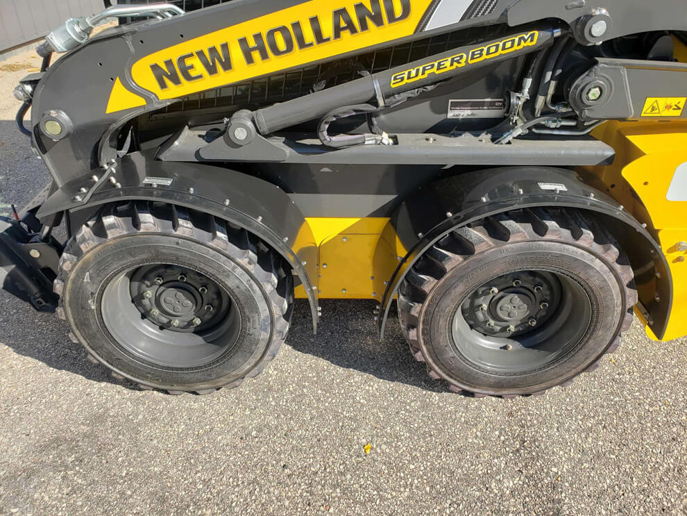 New Holland L318 Fender In Use